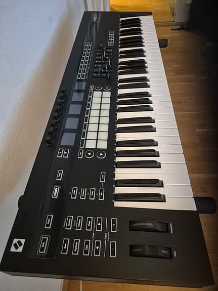 Novation 61SL MkIII MIDI Keyboard with Morgan Keyboard Rack