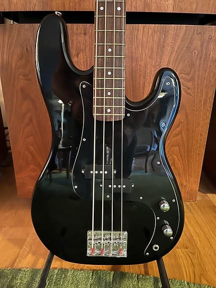 Newstyle Precision el-bass