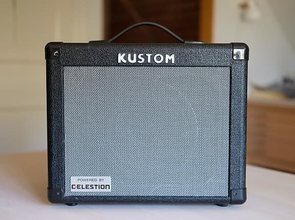 Kustom KBA16 16 Watt Bass Guitar Amplifier selges