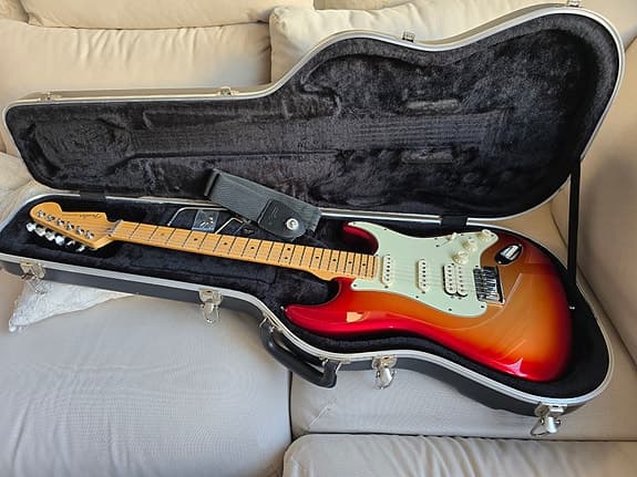Fender American Deluxe Stratocaster (2011) – tidligere eid av norsk artist