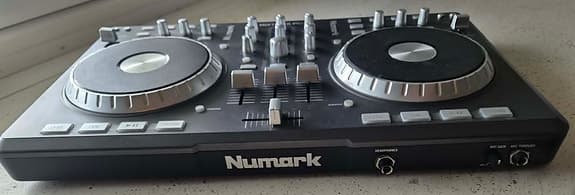 Numark - Mixtrack Pro - DJ controller
