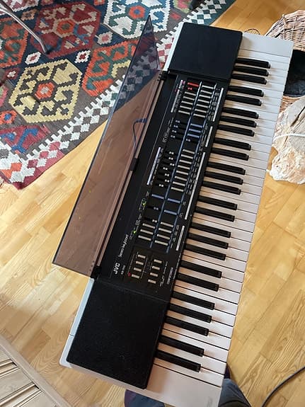 JVC KB-700 stereo keyboard med stativ