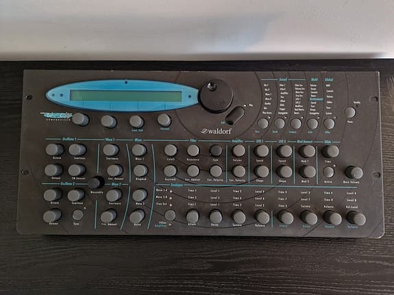 Waldorf Microwave XT Shadow Edition m/30 stemmer