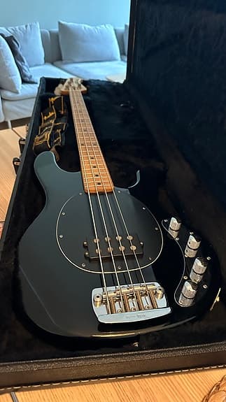 MUSIC MAN StingRay Black Electric Bass Guitar