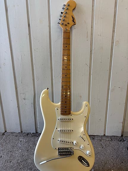 Morris elektrisk gitar Stratocaster-type hvit