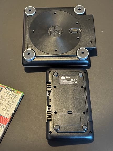 DJ Hero spill og turntable til Xbox 360