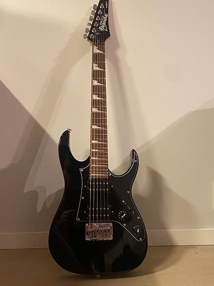 Selling my Ibanez Mikro GRGM21 electric guitar set in excellent condition.