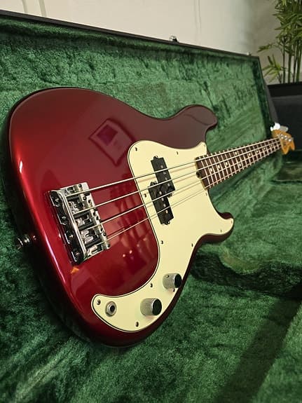 Fender Precision Bass USA – Candy Cola – Fender-koffert (NY PRIS)