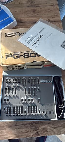 Roland PG-800 programmer til synthesizer