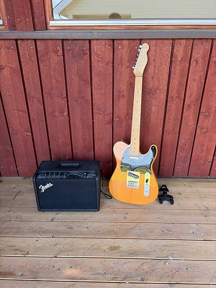 Squier Telecaster elektrisk gitar med Fender Mustang GT40 forsterker