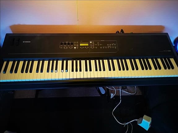 Yamaha KX8 MIDI keyboard