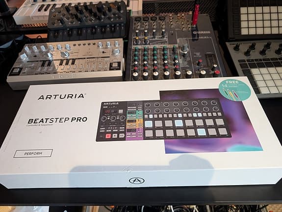 Arturia BeatStep Pro sequencer / MIDI-kontroller (sort)