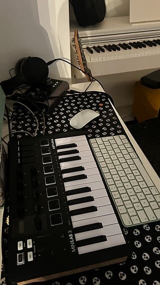 Akai MIDI keyboard kontroller
