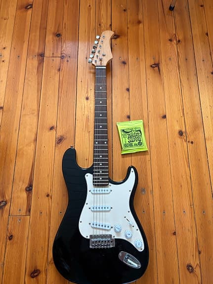 Elektrisk gitar Stratocaster-type svart