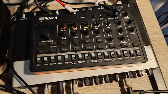 Roland T-8 Beat Machine selges