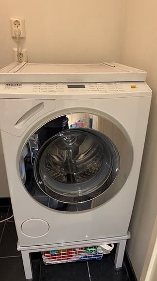 Miele Softtronic W 4446 frontmatet vaskemaskin hvit