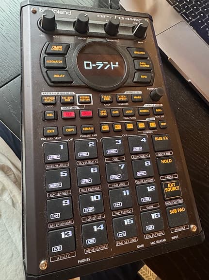 Roland SP-404 mk2 sampler / groovebox