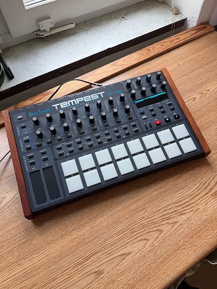 Dave Smith Tempest trommemaskin / analog drum machine