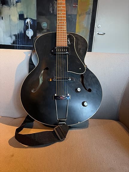 Godin 5th Avenue Kingpin P90 Electro Acoustic m. Hardcase
