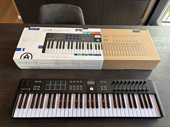 Arturia Keylab Essential 61 mk3 MIDI Keyboard