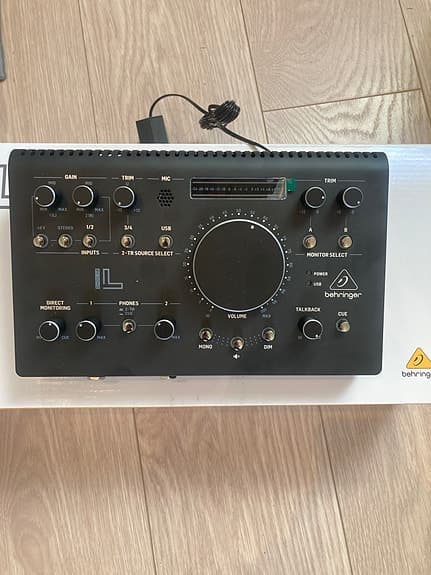 Behringer studio L monitor control