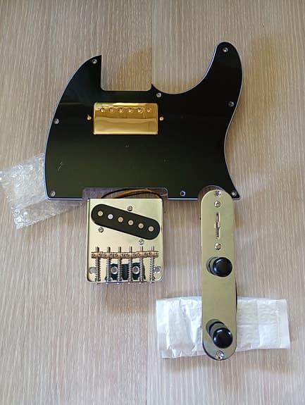 Telecaster plekterbrett, Alnico 5 pickups og kontrollplate (500k potmetere)