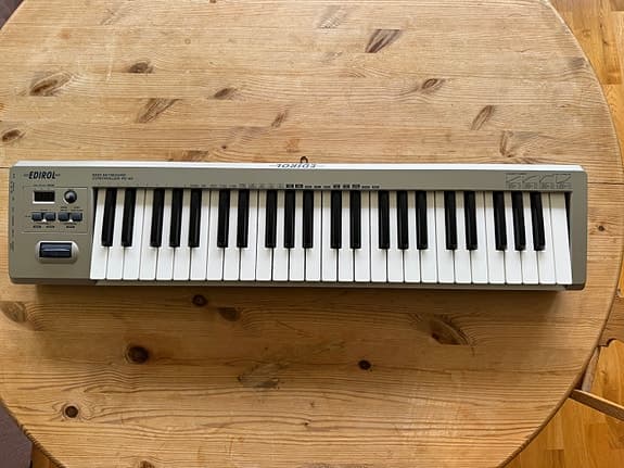 Edirol MIDI-keyboard 49 tangentar