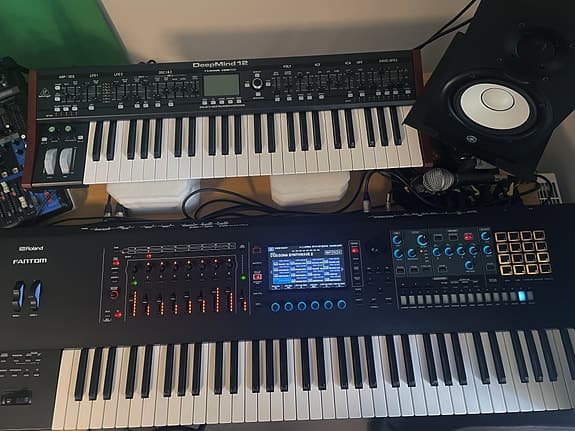 Roland Fantom 7 – Like new / Only been in home studio