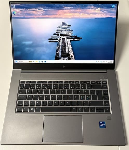HP Zbook Studio G8 | I7 | RTX A2000 | 1TB | 32GB