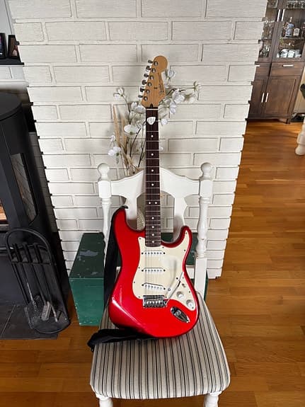 Fender Standard Stratocaster (MIM) 2005/2006 – Candy Apple Red