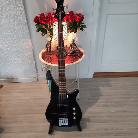 Sjelden bass Yamaha RBX A 2 A.I.R. (Alternative Internal Resonance) teknologi).