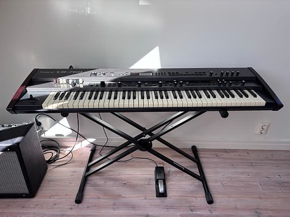 Roland VR-760 synthesizer/keyboard