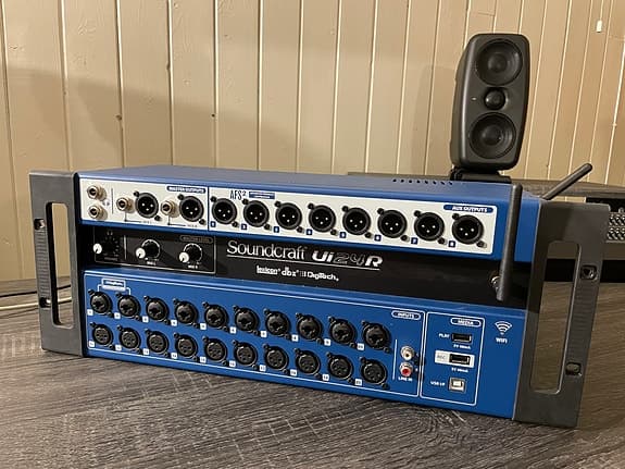 Soundcraft Ui24R - Digital mikser