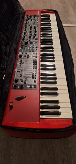 Clavia Nord Stage EX stagepiano / synth rød