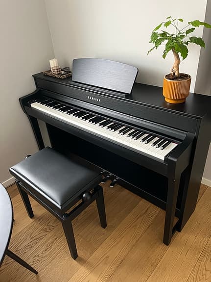 Yamaha Clavinova CLP-735 Digital Piano