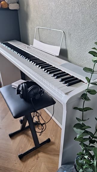 Artesia Performer Portable Digital Piano