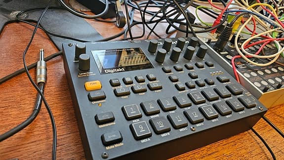 Elektron Digitakt MKI m/ original eske og decksaver