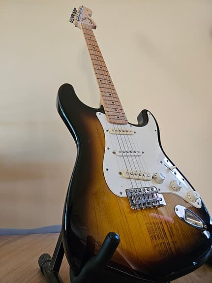 Squier Stratocaster elektrisk gitar sunburst