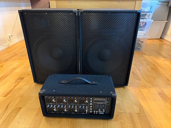 SubZero SZPA-815 300W 15" PA-system med Stativer + 8 mikrofoner og kabler