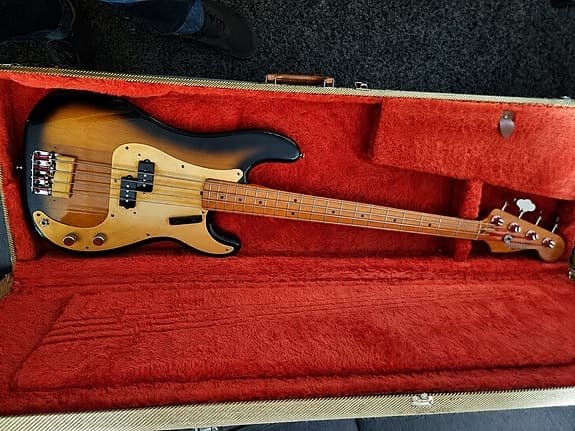 Vintage 1984 Fender ’57 Reissue Precision Bass – Fullerton, 100 % original