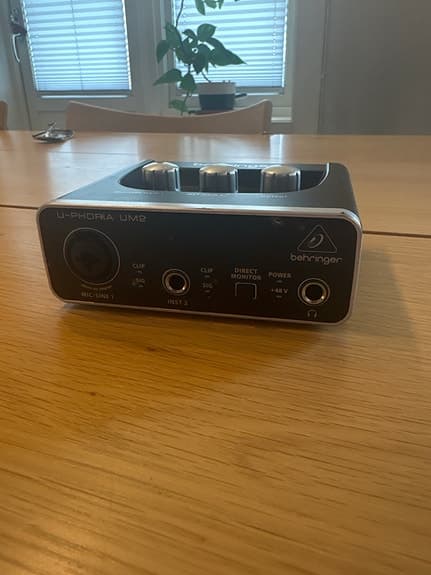 Behringer U-Phoria UM2 USB lydkort / audio interface