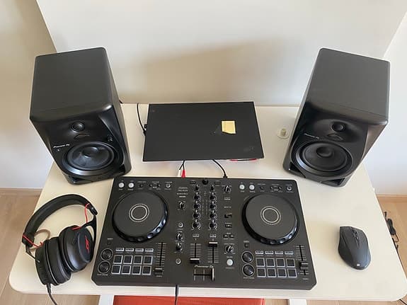 Pioneer DJ DDJ-FLX4 controller + Pioneer DM-50D-BT høyttalere