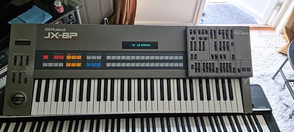 Roland JX-8P synthesizer med programmeringsmodul