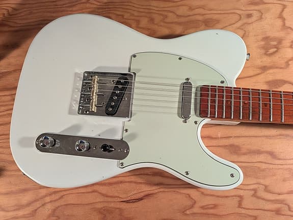 Telecaster-style elgitar – med Jimi Hendrix-portrett på baksiden