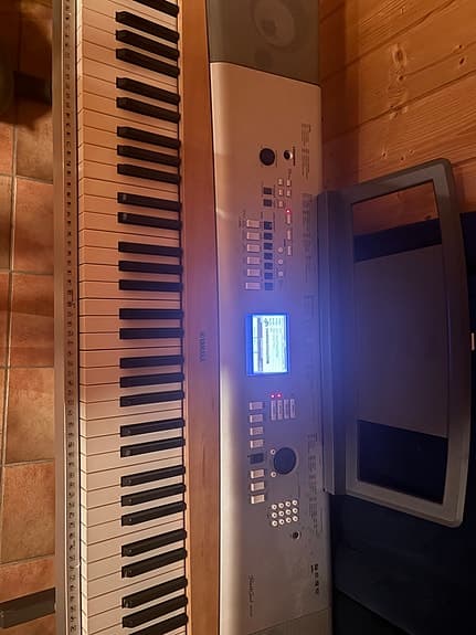 Digital piano Yamaha DGX-630