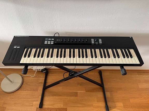Native Instruments Komplete Kontrol S61 MIDI-keyboard 61 tangenter svart