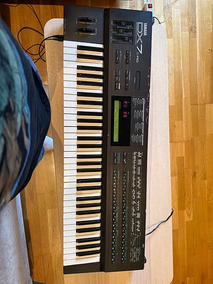 Yamaha DX7 IIFD synthesizer keyboard (DX7 2FD)