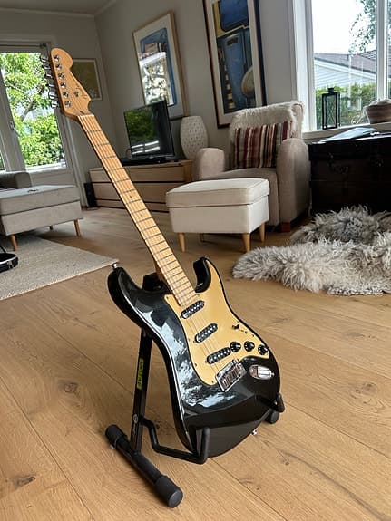 Lettspilt Fender American Deluxe Stratocaster 2007 med hardcase