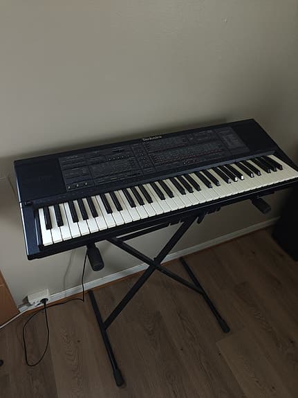 Electric piano/synthesizer