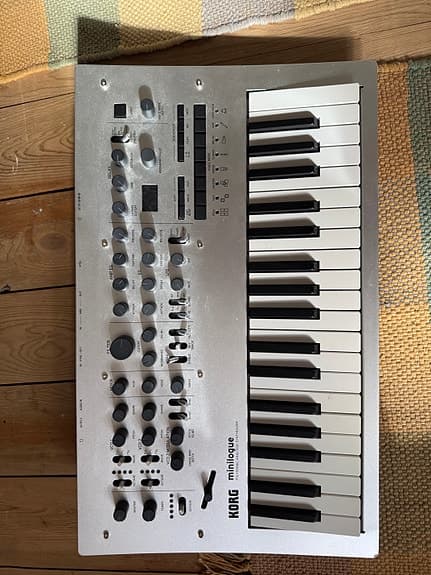 Korg Minilogue – polyfon analog synthesizer (med originaleske)